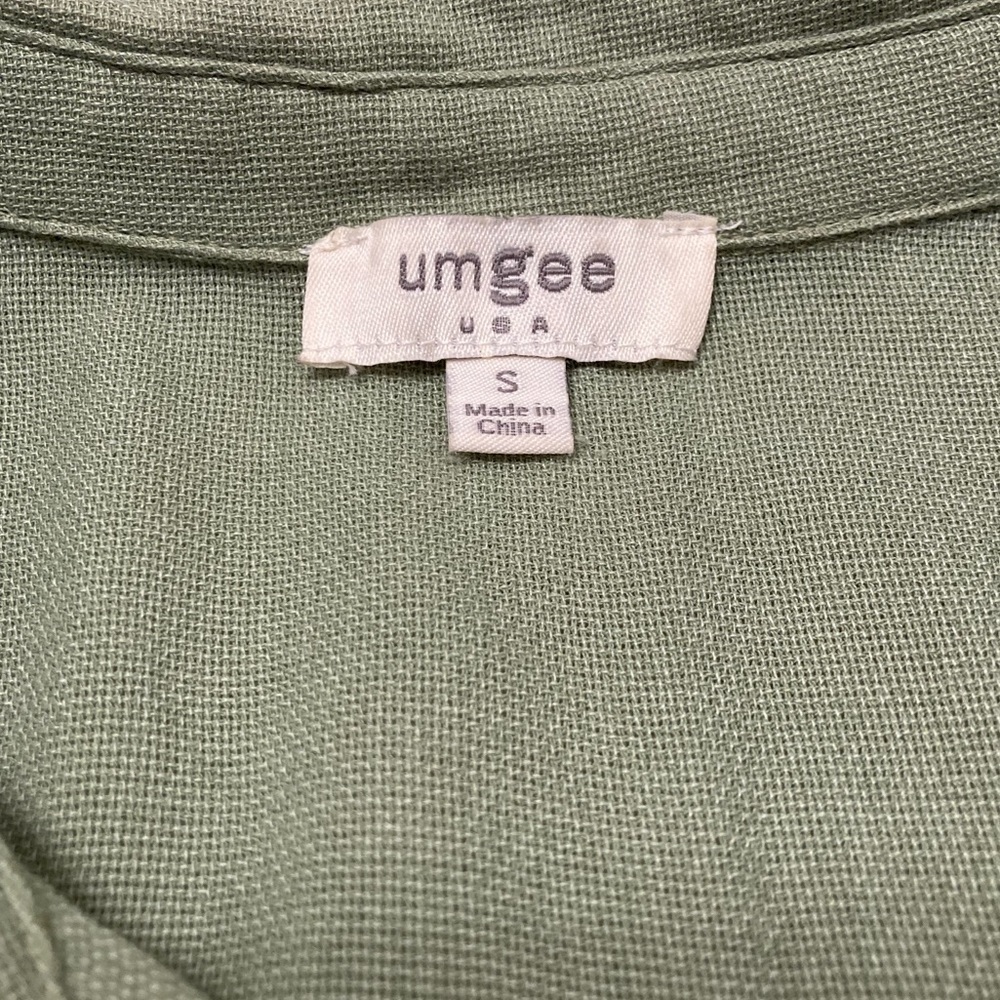 3/$20 Umgee Short Sleeve Button Down Shirt Women’s Small Green Summer Normcore - Picture 2 of 7